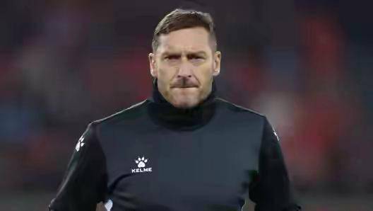 英雄联盟-关于欧冠清晨再迎强敌，里昂回应争议，主帅态度：球迷炸锅，医务组通报恢复的信息